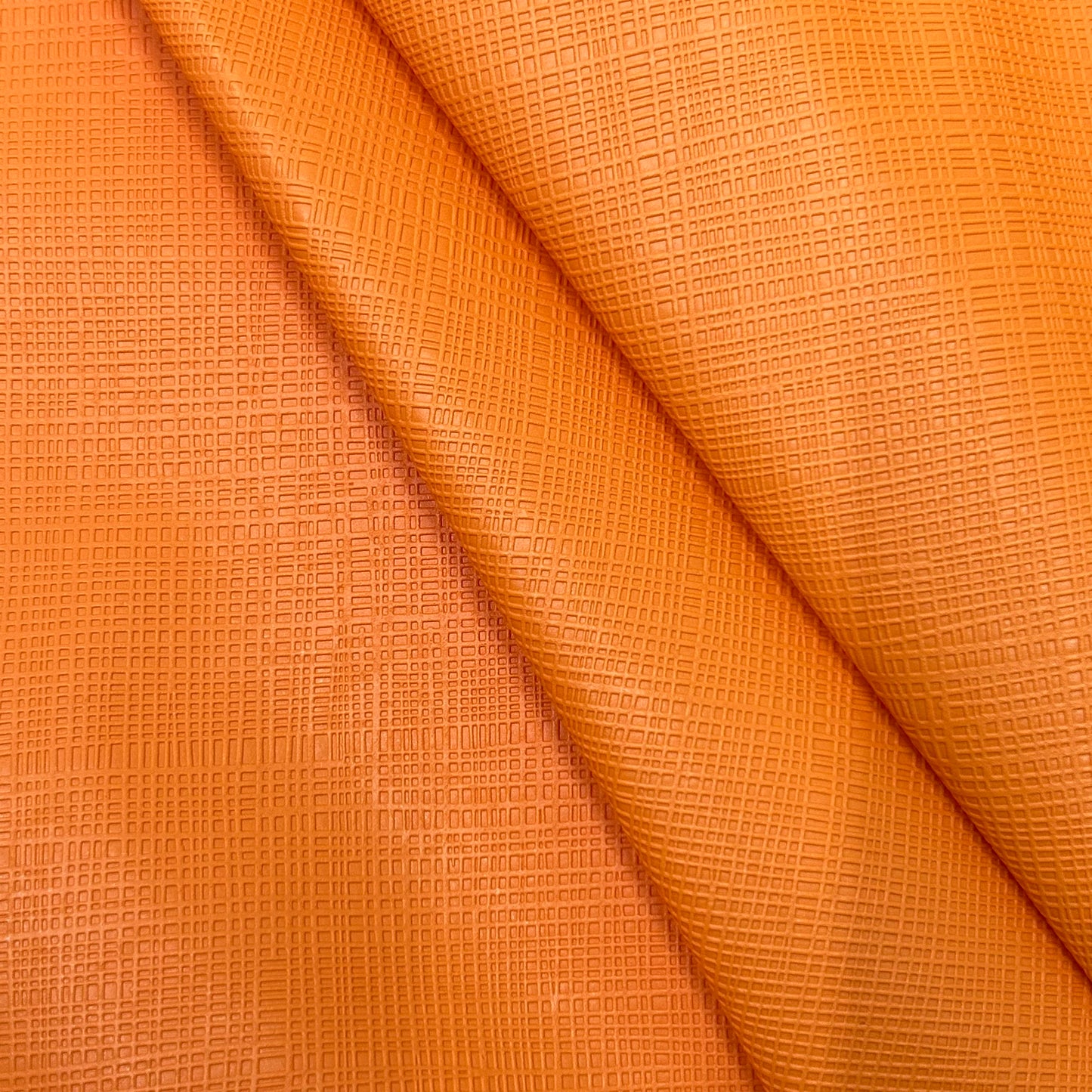 B011-Packaging-leather-vertical-and-horizontal-stripes